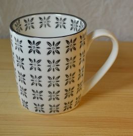 Malo Mug: Black Tile pattern